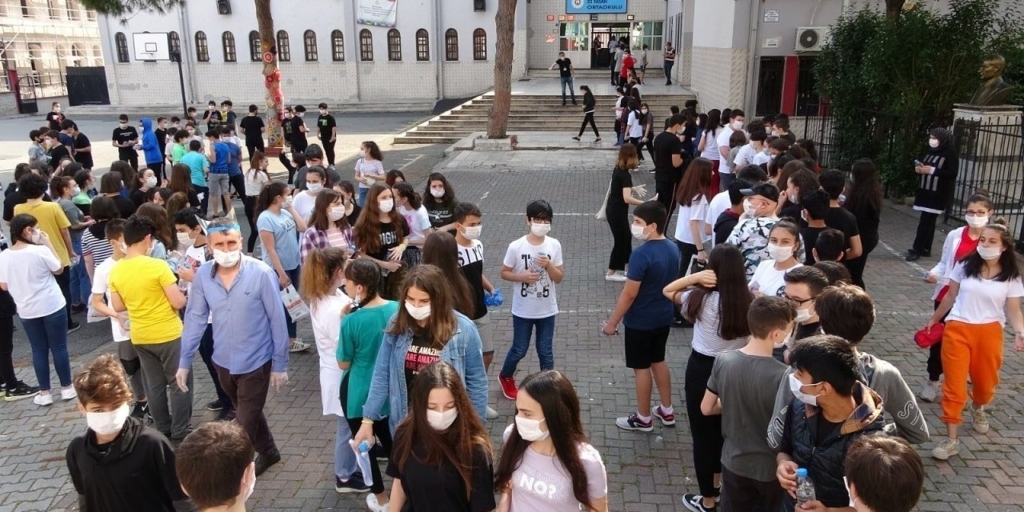 Sınıfta Öğretmen ve Öğrenciler İçin Maske Zorunlu mu