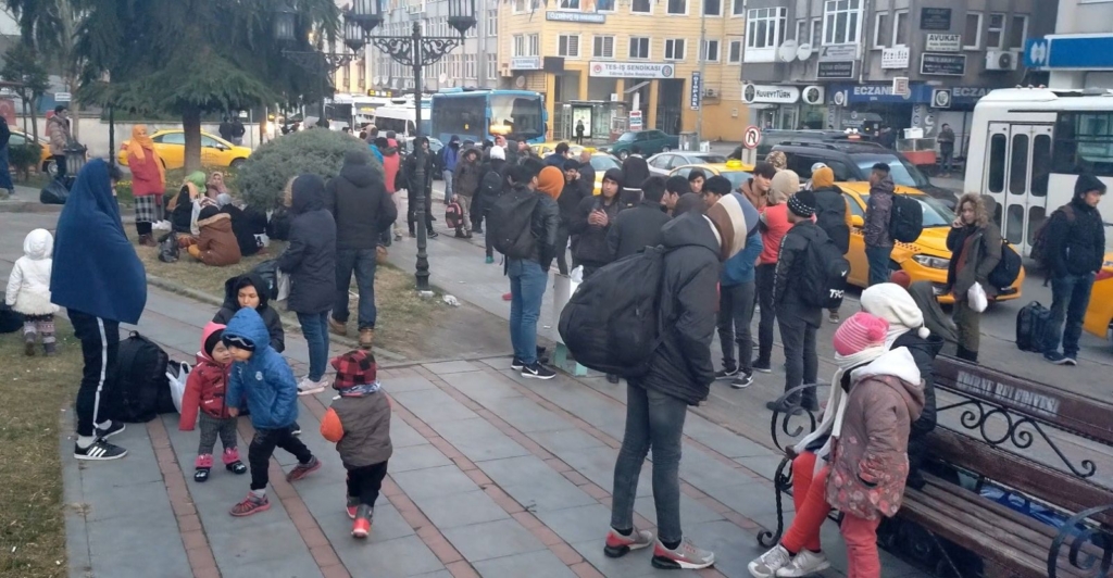 Mülteciler Sınırlara Akın Ediyor