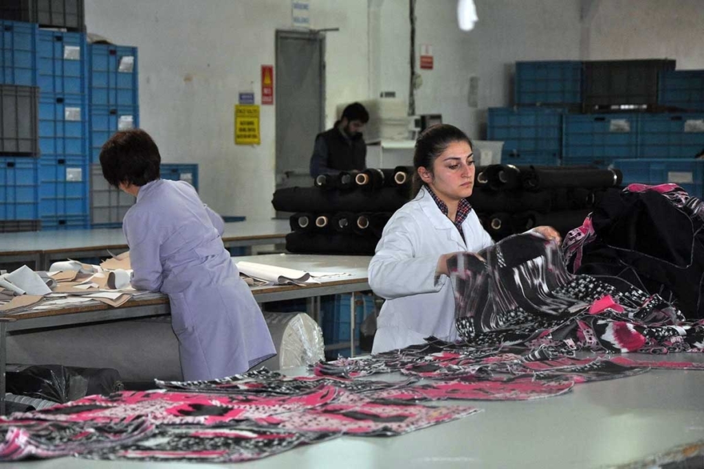 İşçiler Sağlığından Önce Geçimini Düşünüyor